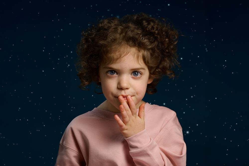 Aurora, bambina con sindrome di Dravet protagonista della campagna di Natale di Fondazione Telethon